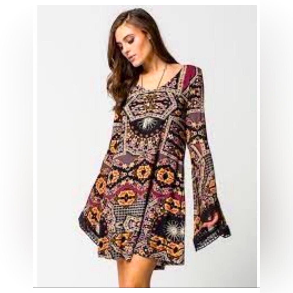 Retro long sleeve dress with back cutouts. Size M